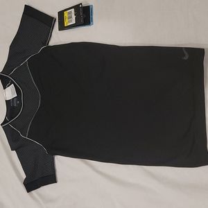 Nike Women's Dri-Fit Pro Hypercool Limitness Short Sleeve Training Top NWt Small